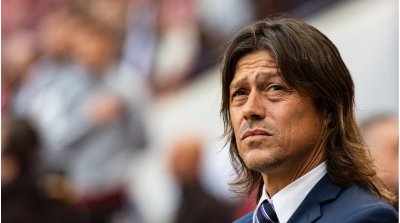 A pondering Matías Almeyda